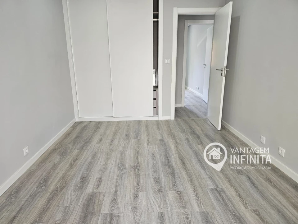 Apartamento T2 para Venda em Almada, Cova da Piedade, Pragal e Cacilhas Foto 13