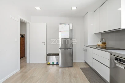 Moradia T4 para Venda em São Domingos de Rana