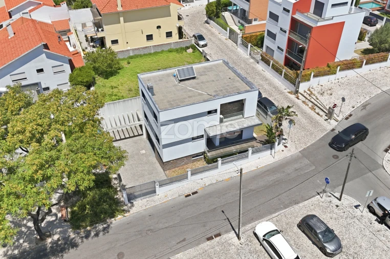 Moradia T4 para Venda em São Domingos de Rana Foto 2