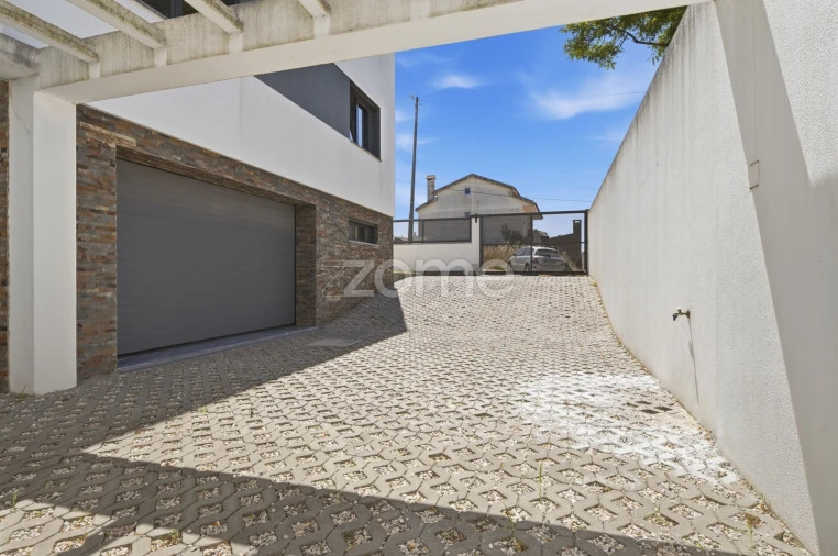 Moradia T4 para Venda em São Domingos de Rana Foto 39