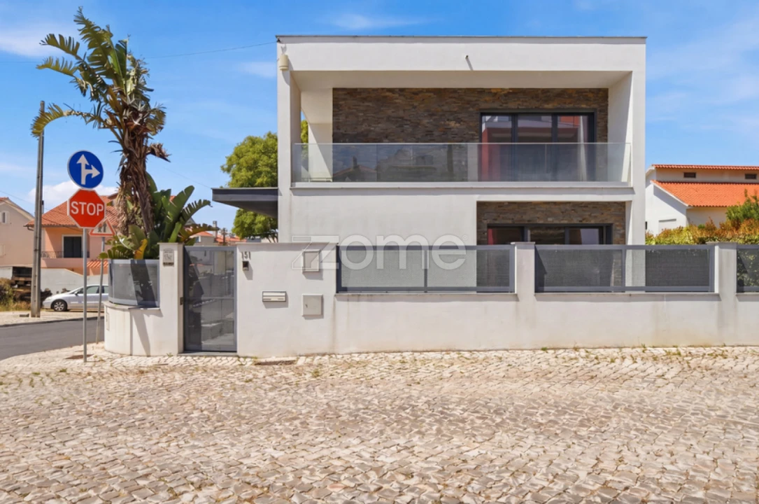 Moradia T4 para Venda em São Domingos de Rana Foto 44