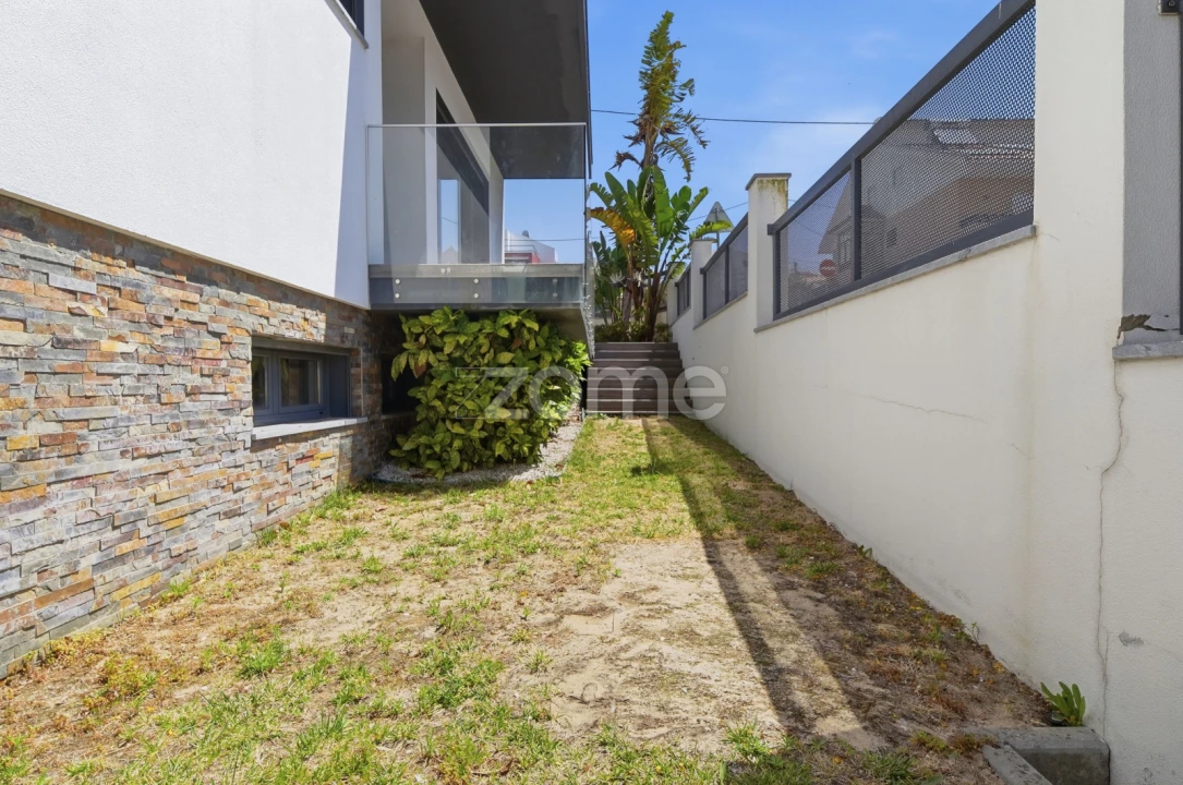 Moradia T4 para Venda em São Domingos de Rana Foto 36