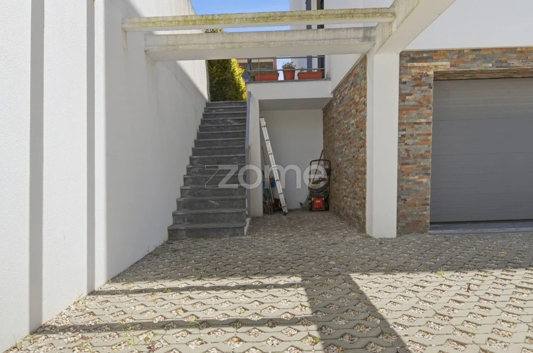 Moradia T4 para Venda em São Domingos de Rana Foto 37