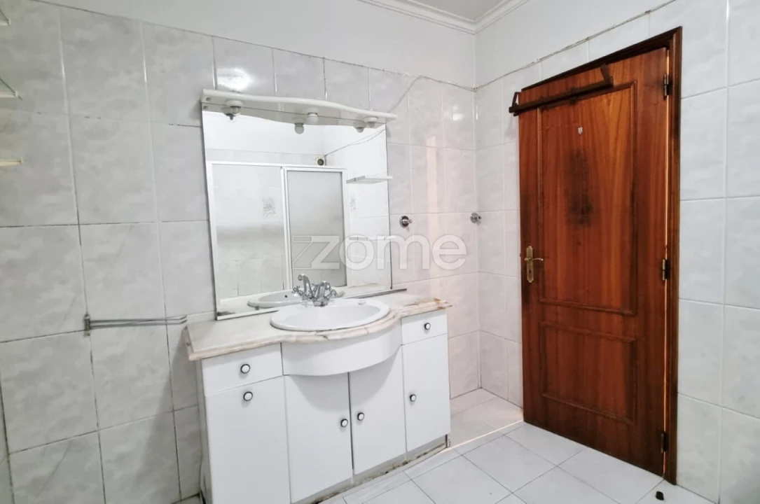 Apartamento T2 para Venda em Algueirão-Mem Martins Foto 14