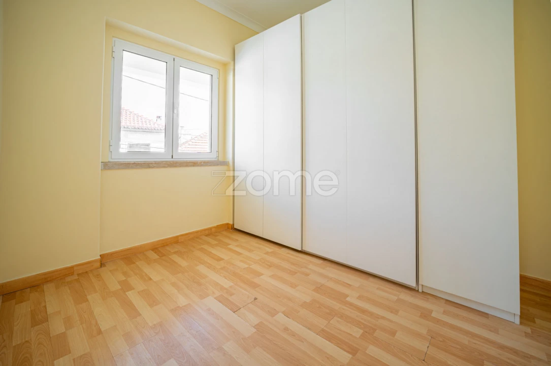 Apartamento T3 para Arrendamento em Carnaxide e Queijas Foto 7