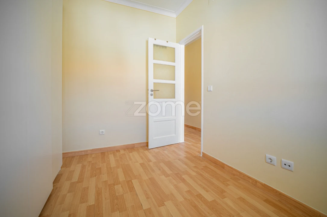 Apartamento T3 para Arrendamento em Carnaxide e Queijas Foto 3