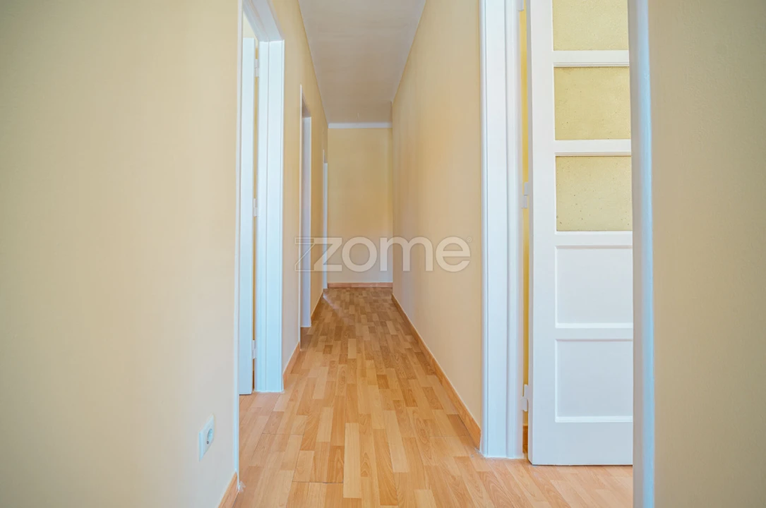Apartamento T3 para Arrendamento em Carnaxide e Queijas Foto 2