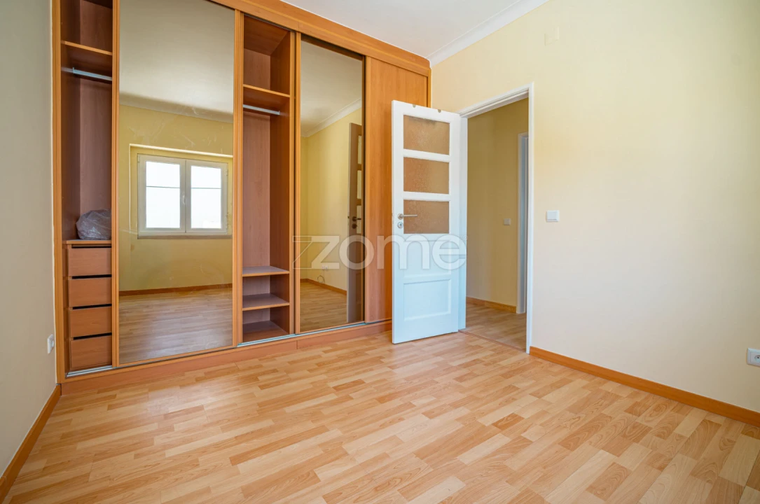 Apartamento T3 para Arrendamento em Carnaxide e Queijas Foto 5
