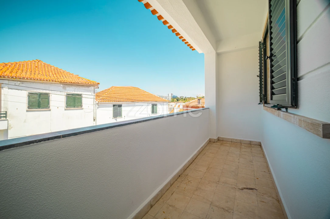 Apartamento T3 para Arrendamento em Carnaxide e Queijas Foto 22
