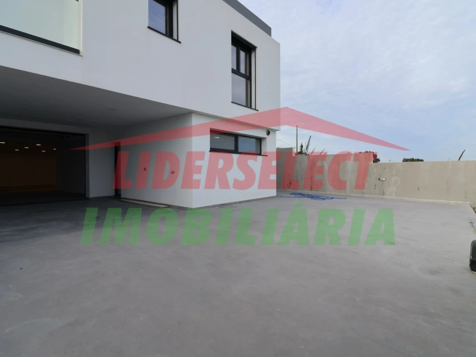 Moradia T4 para Venda em Silveira Foto 54