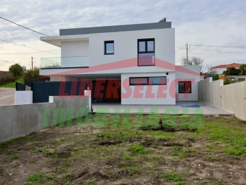 Moradia T4 para Venda em Silveira