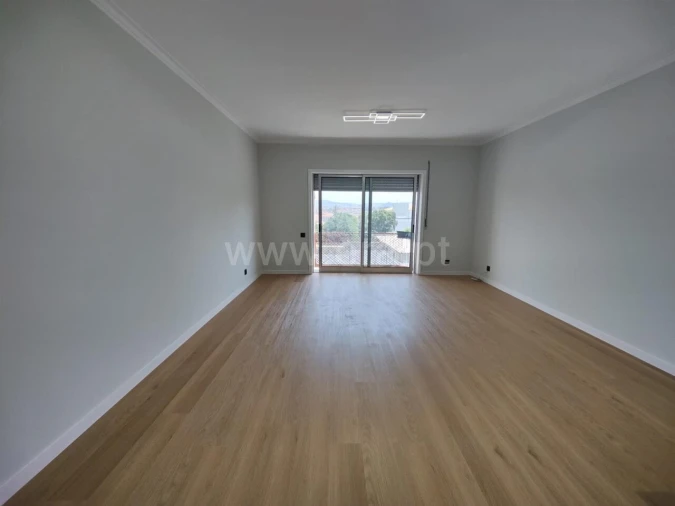 Apartamento T3 para Venda em Oliveira do Douro Foto 2
