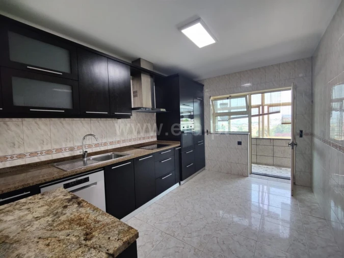Apartamento T3 para Venda em Oliveira do Douro Foto 3