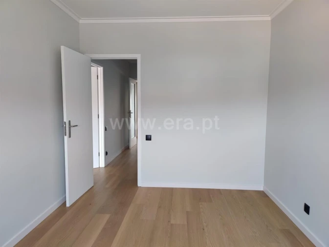 Apartamento T3 para Venda em Oliveira do Douro Foto 9