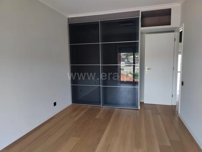 Apartamento T3 para Venda em Oliveira do Douro Foto 5
