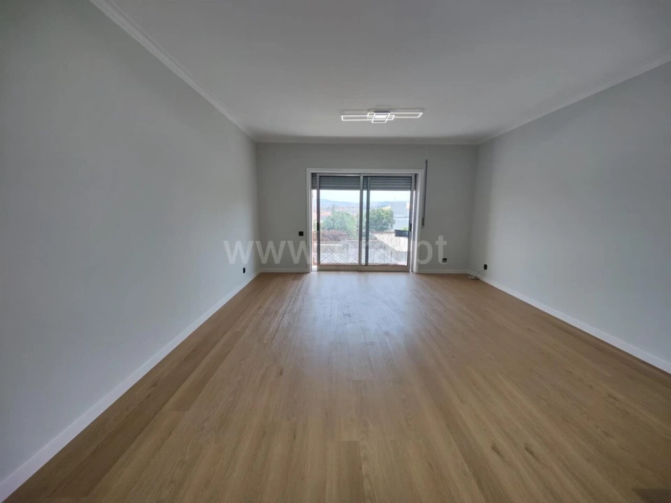 Apartamento T3 para Venda em Oliveira do Douro Foto 2