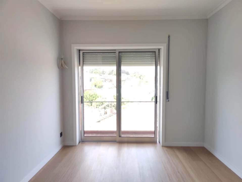 Apartamento T3 para Venda em Oliveira do Douro Foto 6