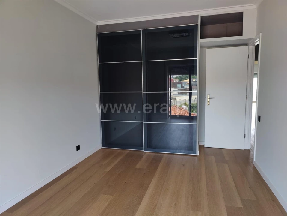 Apartamento T3 para Venda em Oliveira do Douro Foto 5