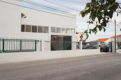 Armazém para Venda em São Domingos de Rana