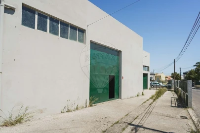 Armazém para Venda em São Domingos de Rana