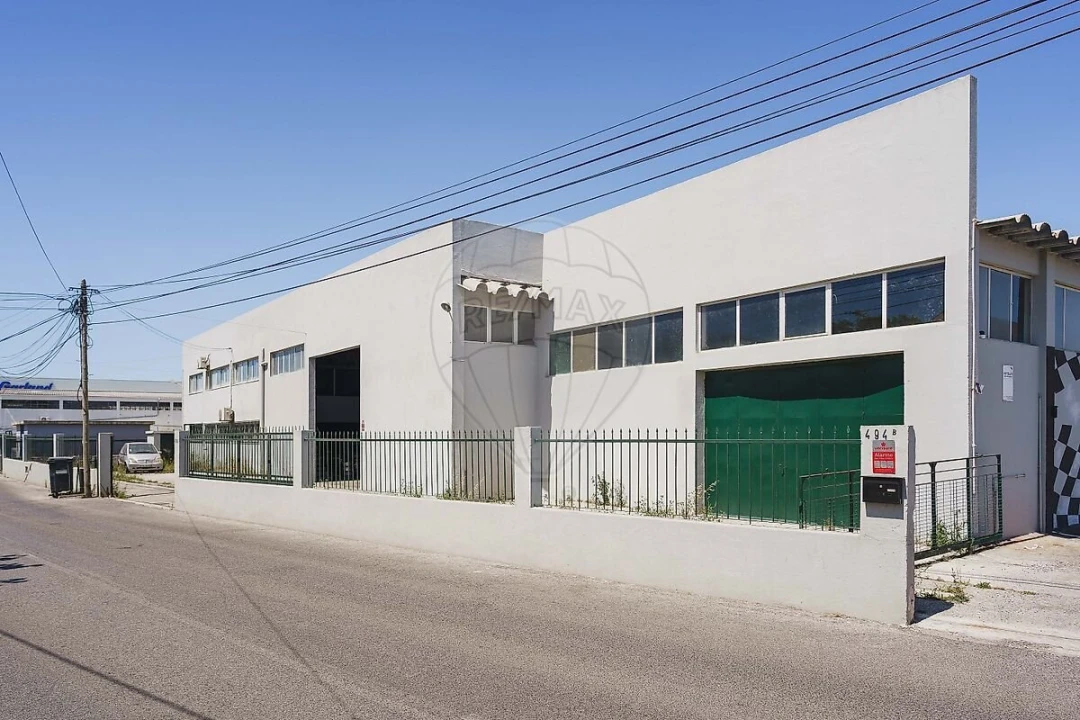 Armazém para Venda em São Domingos de Rana Foto 1