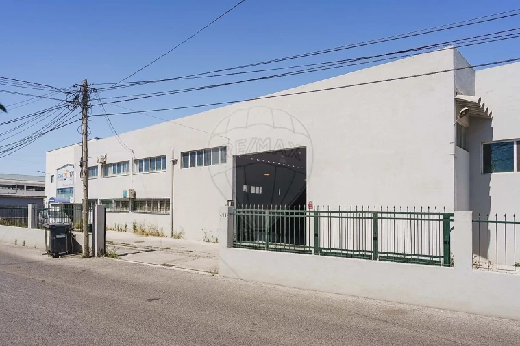 Armazém para Venda em São Domingos de Rana Foto 11
