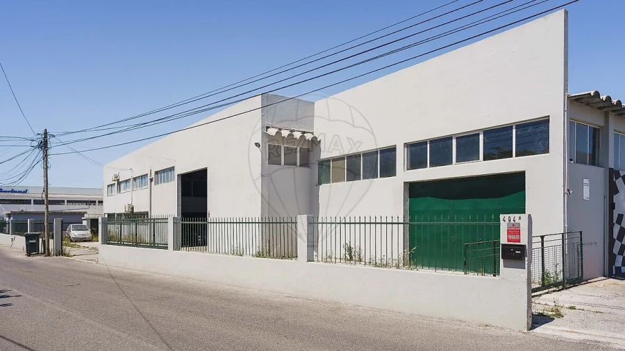 Armazém para Venda em São Domingos de Rana