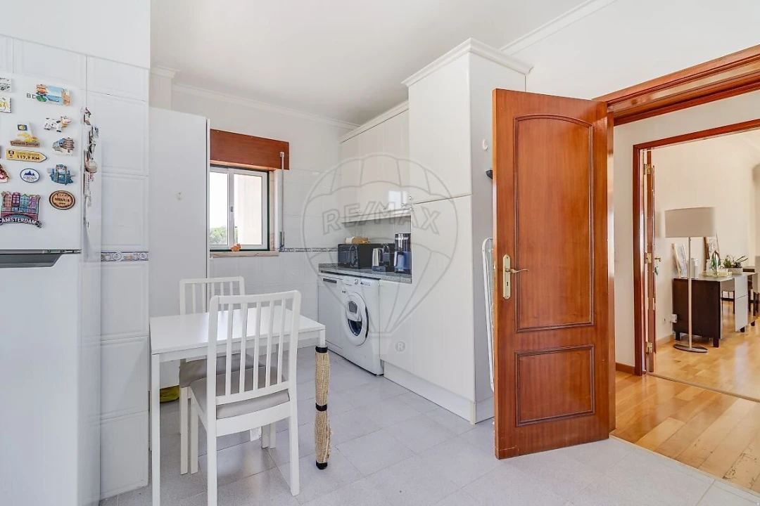 Apartamento T2 para Venda em São Domingos de Rana Foto 8