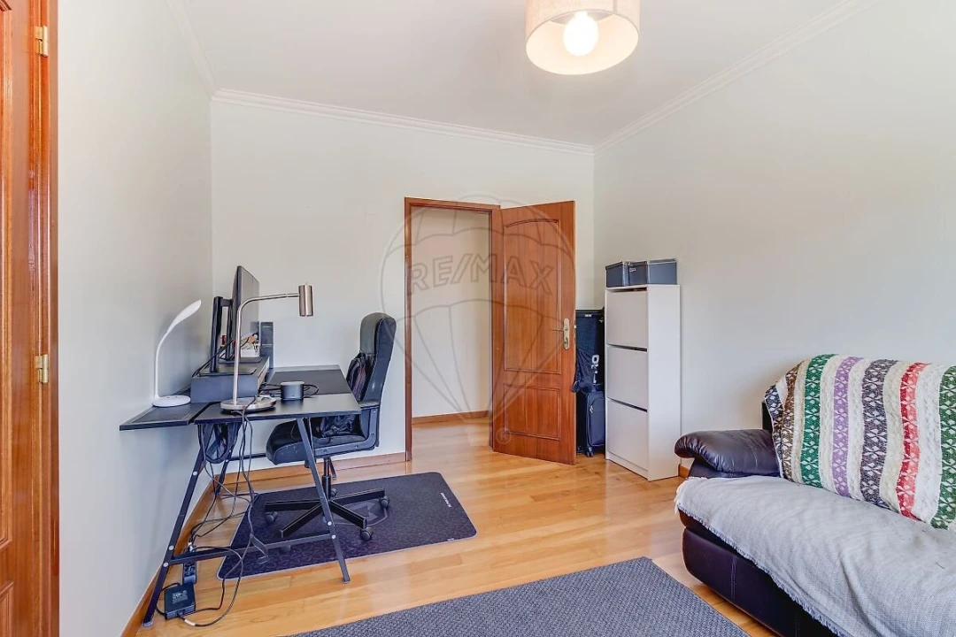 Apartamento T2 para Venda em São Domingos de Rana Foto 17