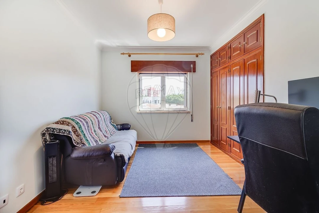 Apartamento T2 para Venda em São Domingos de Rana Foto 16