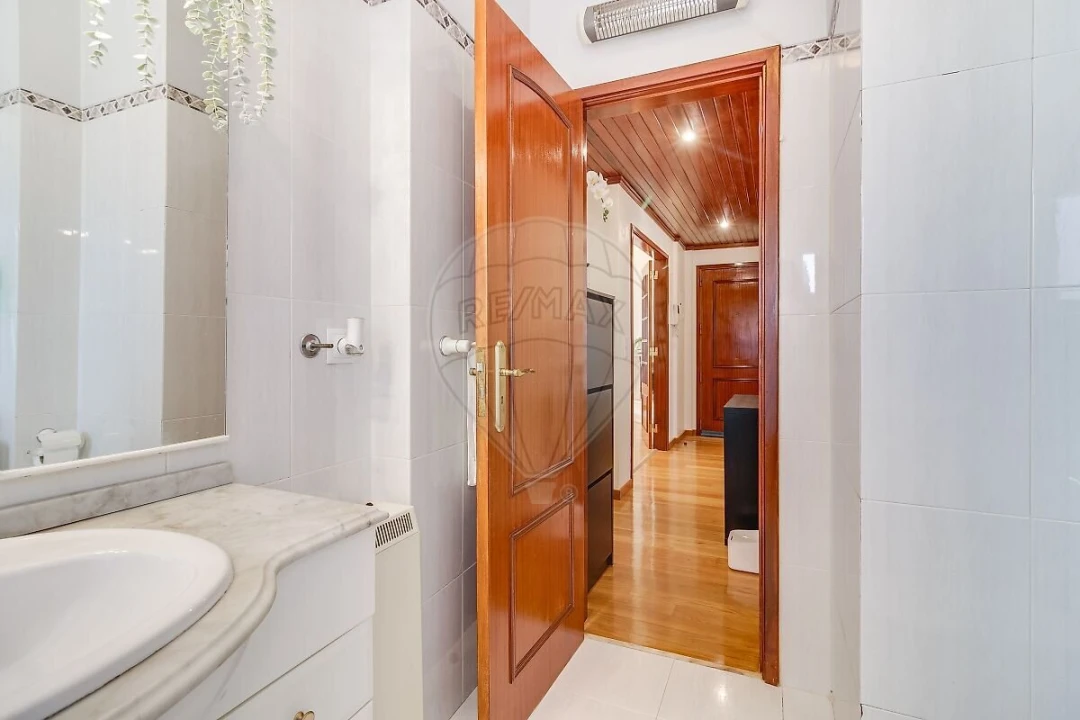 Apartamento T2 para Venda em São Domingos de Rana Foto 12