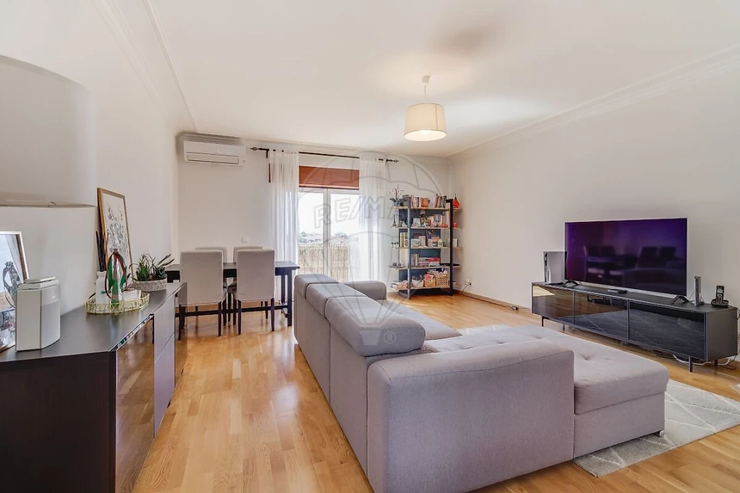 Apartamento T2 para Venda em São Domingos de Rana Foto 1