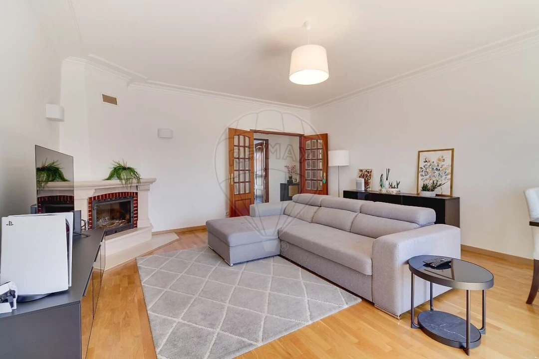 Apartamento T2 para Venda em São Domingos de Rana Foto 2