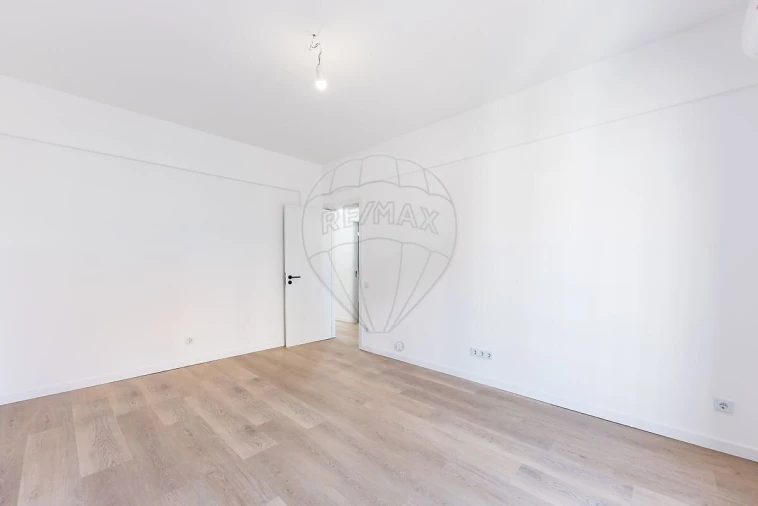Apartamento T2 para Venda em Beato Foto 3