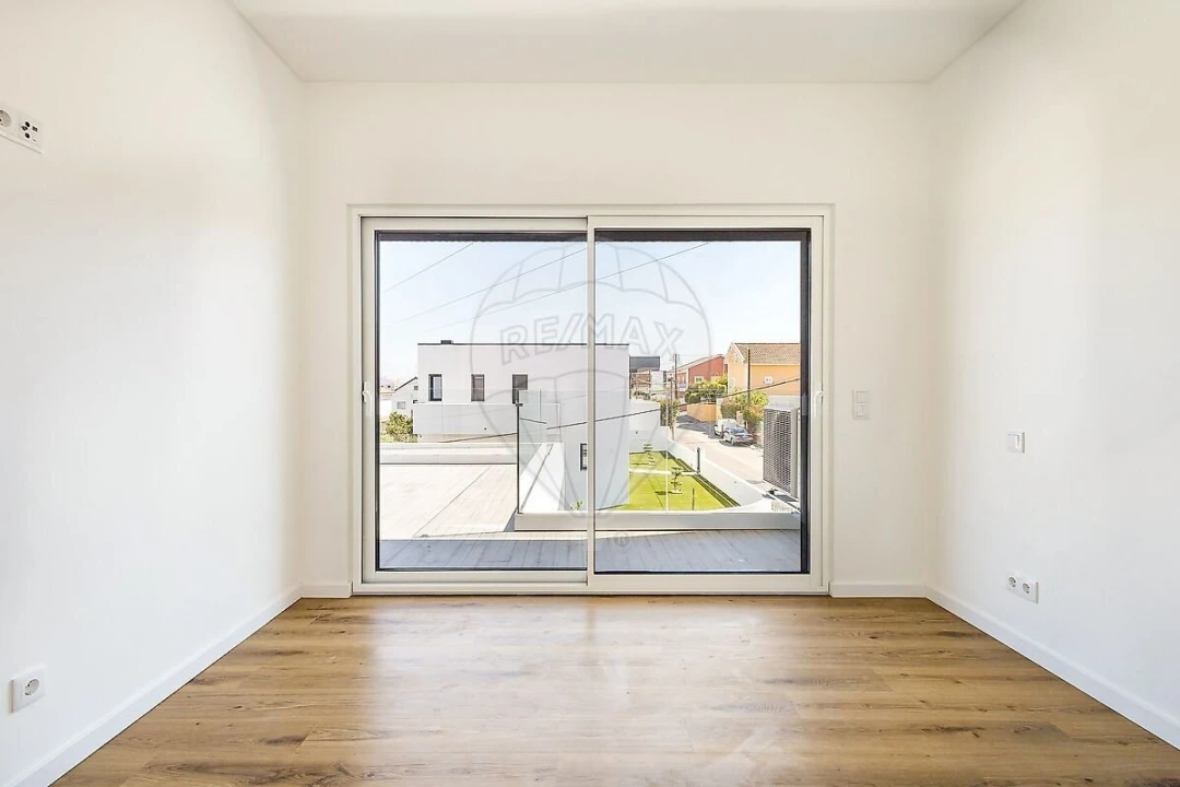 Moradia T5 para Venda em Queluz e Belas Foto 27