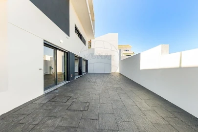 Moradia T5 para Venda em Queluz e Belas