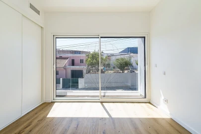 Moradia T5 para Venda em Queluz e Belas