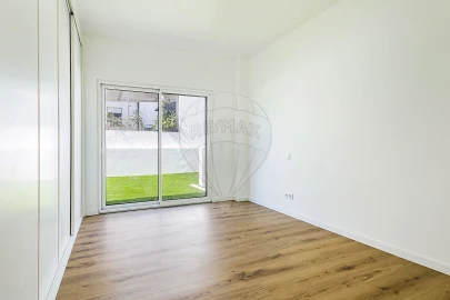 Moradia T5 para Venda em Queluz e Belas