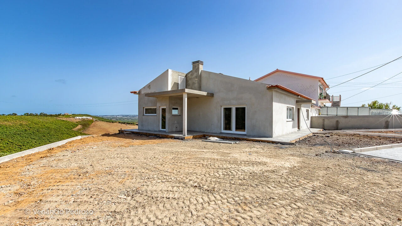 Moradia T3 para Venda em Encarnação Foto 5
