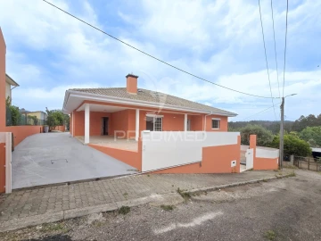 Moradia T3 para Venda em Canedo, Vale e Vila Maior
