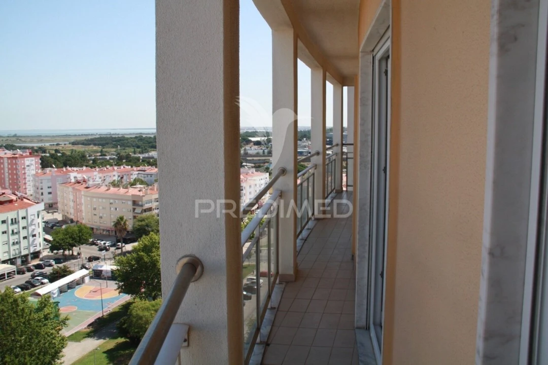 Apartamento T3 para Venda em Corroios Foto 19