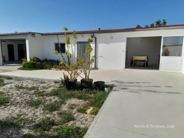 Moradia T2 para Venda em Monte Redondo e Carreira