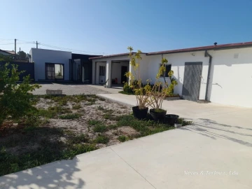 Moradia T2 para Venda em Monte Redondo e Carreira