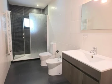 Moradia T2 para Venda em Monte Redondo e Carreira