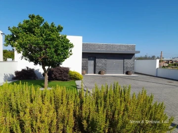 Moradia T2 para Venda em Monte Redondo e Carreira