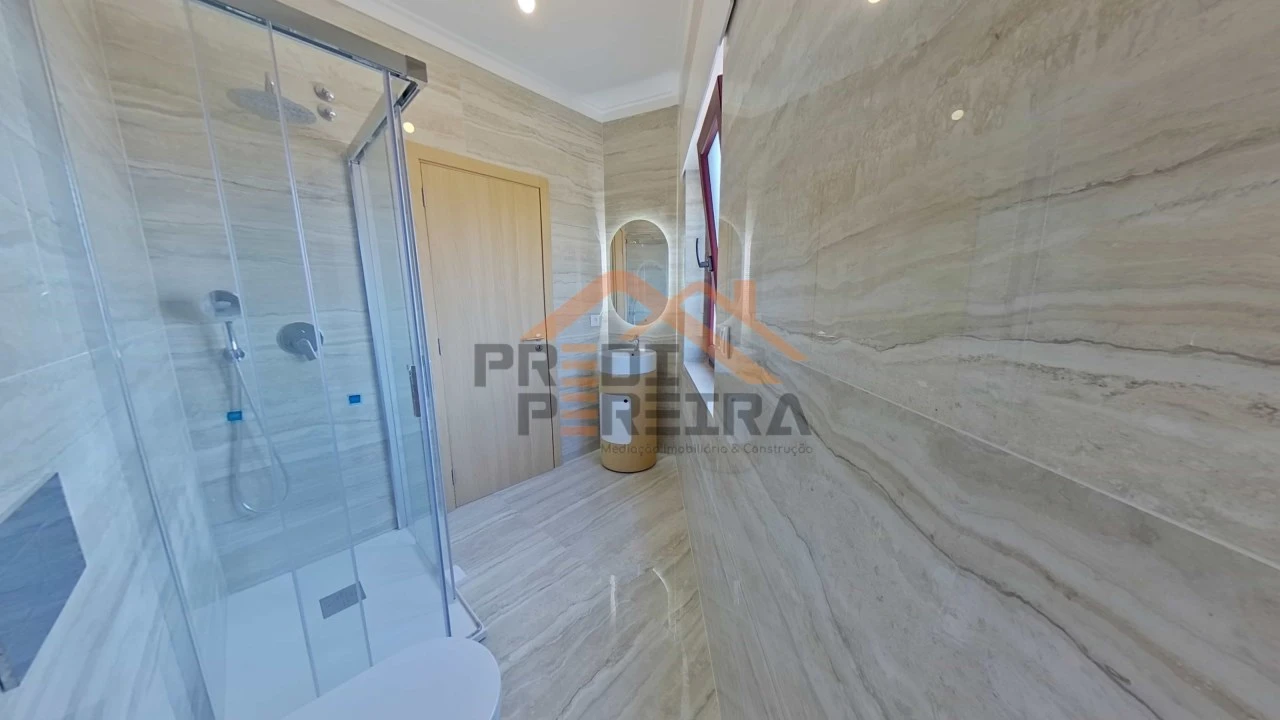 Apartamento T3 para Venda em Casal de Cambra Foto 3