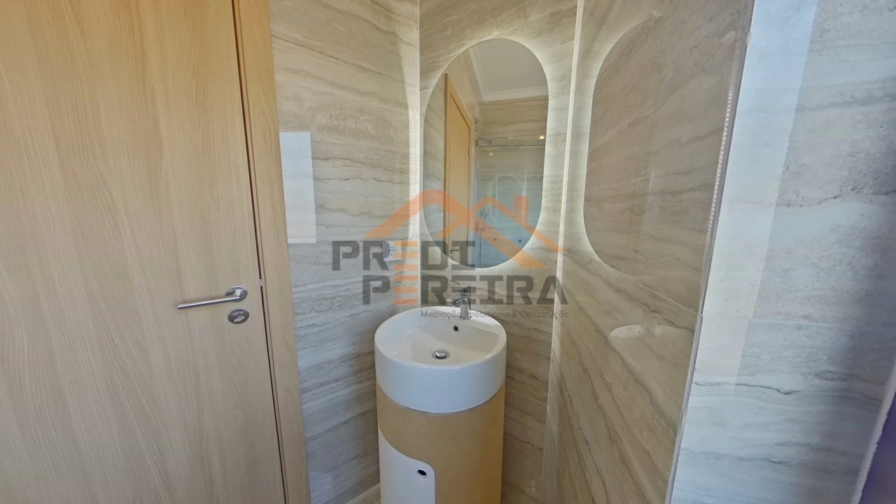 Apartamento T3 para Venda em Casal de Cambra Foto 18