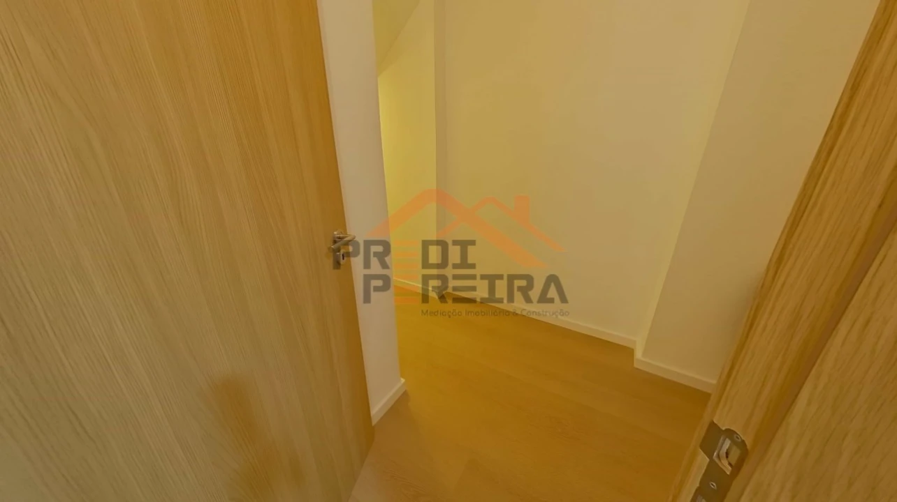 Apartamento T3 para Venda em Casal de Cambra Foto 25