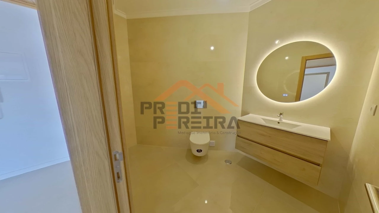 Apartamento T3 para Venda em Casal de Cambra Foto 53