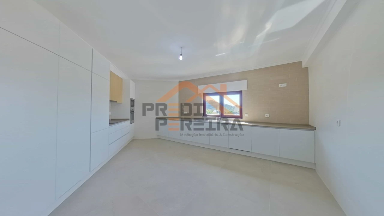 Apartamento T3 para Venda em Casal de Cambra Foto 56